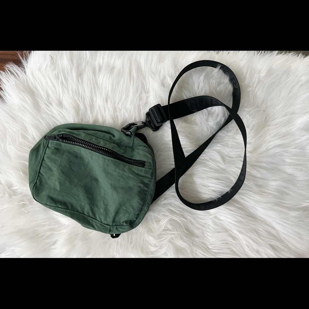 baggu crossbody sport bag in eucalyptus green